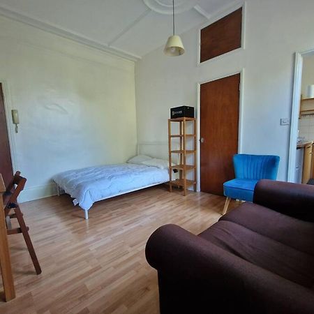 Bright Well Located Studio Flat Лондон Екстер'єр фото