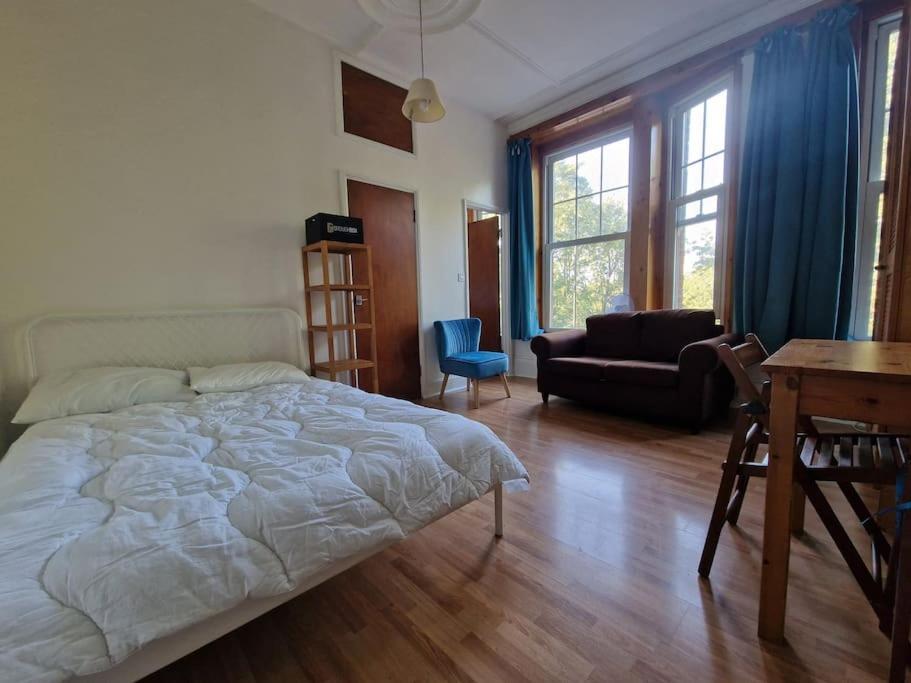 Bright Well Located Studio Flat Лондон Екстер'єр фото