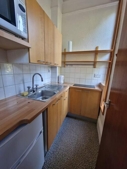 Bright Well Located Studio Flat Лондон Екстер'єр фото